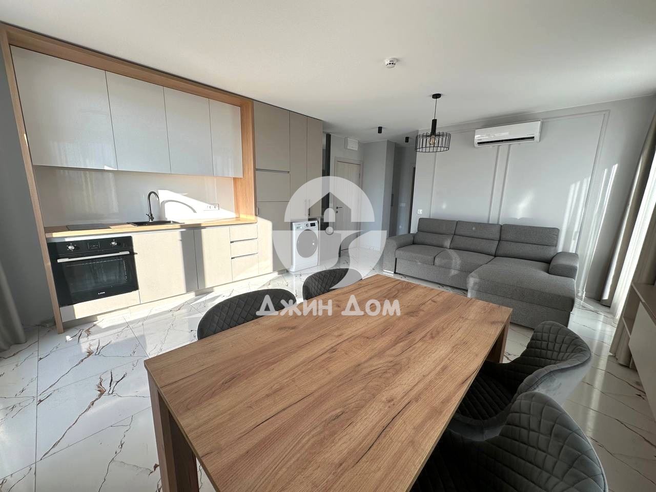 Просторен апартамент в к-с „Емилия Романа Парк“, к.к. Слънчев бряг - 0