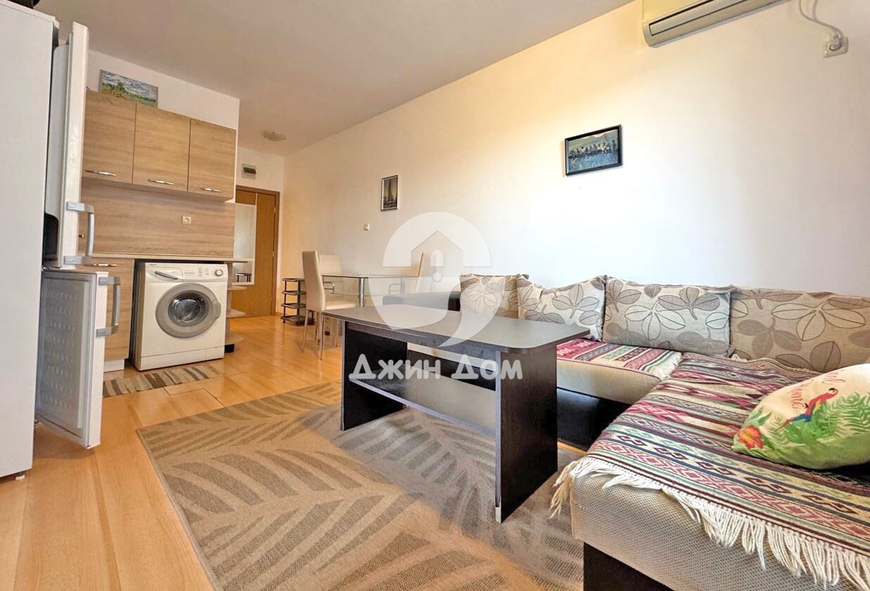 Просторен тристаен апартамент в к-с „Съни Дей 6“, к.к. Слънчев бряг - 0