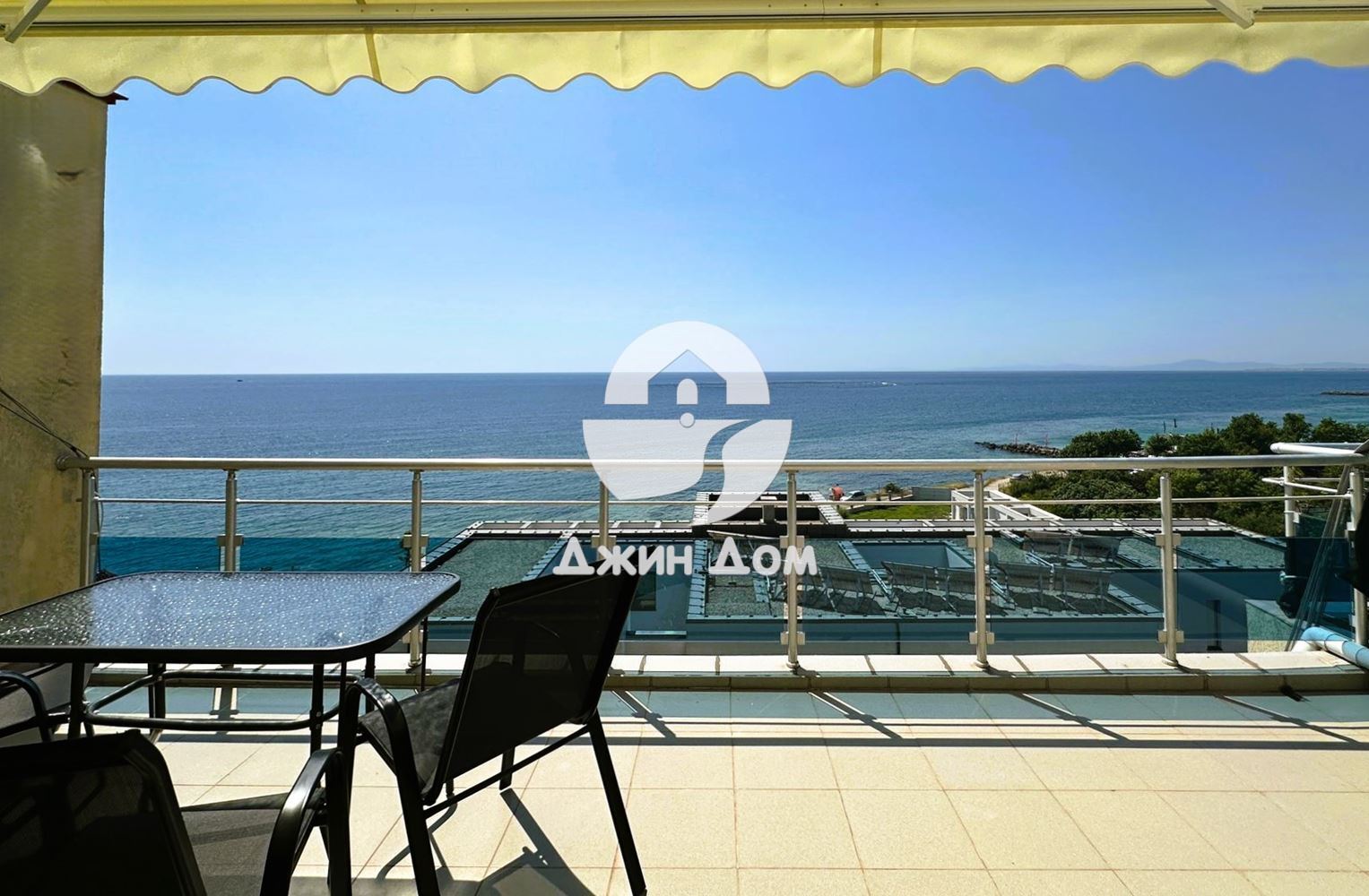 Двустаен пентхаус апартамент с ПАНОРАМА МОРЕ в к-с Оазис, с. Равда - 0