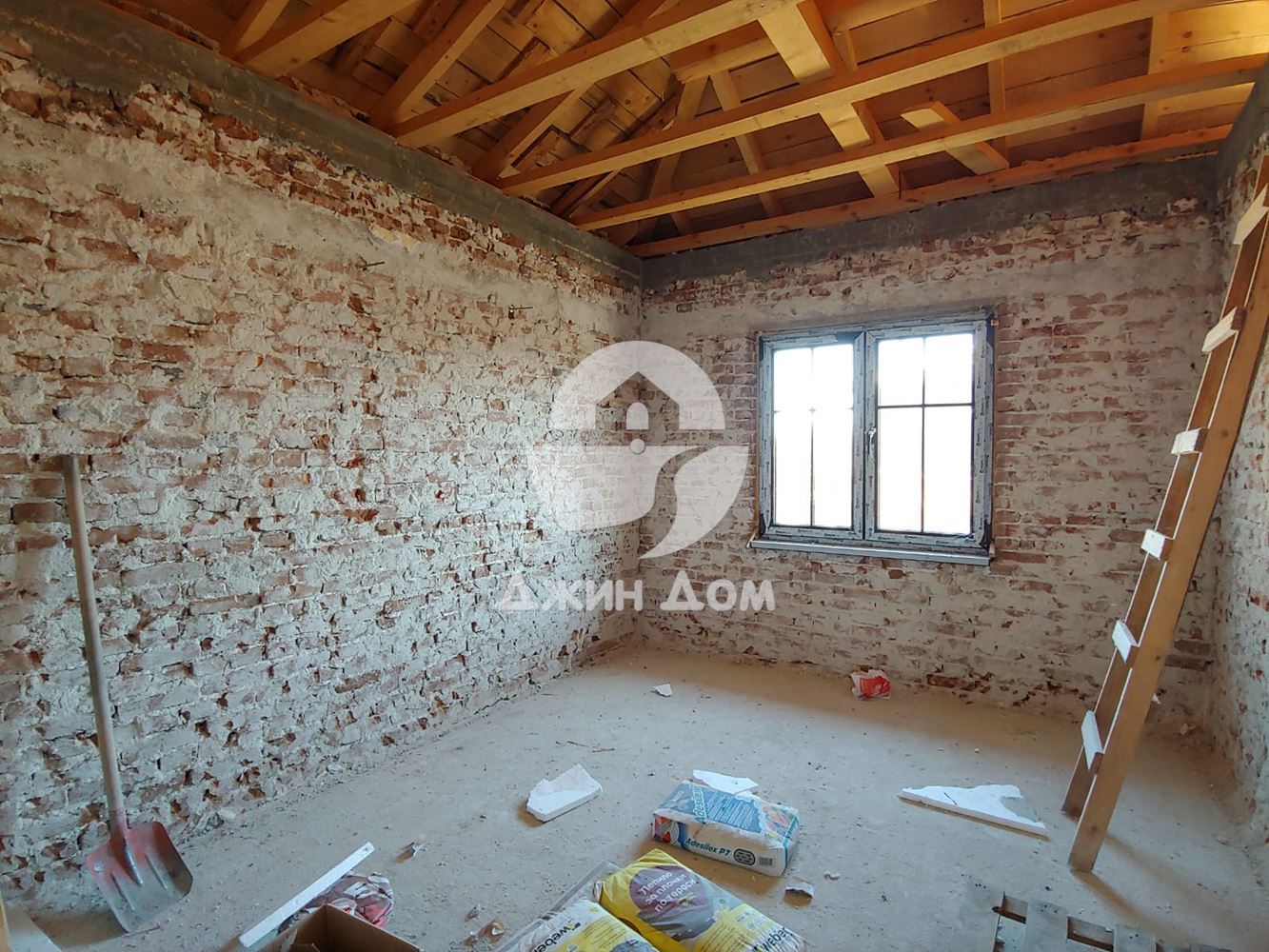 Едноетажна къща с двор в с. Тръстиково - 0