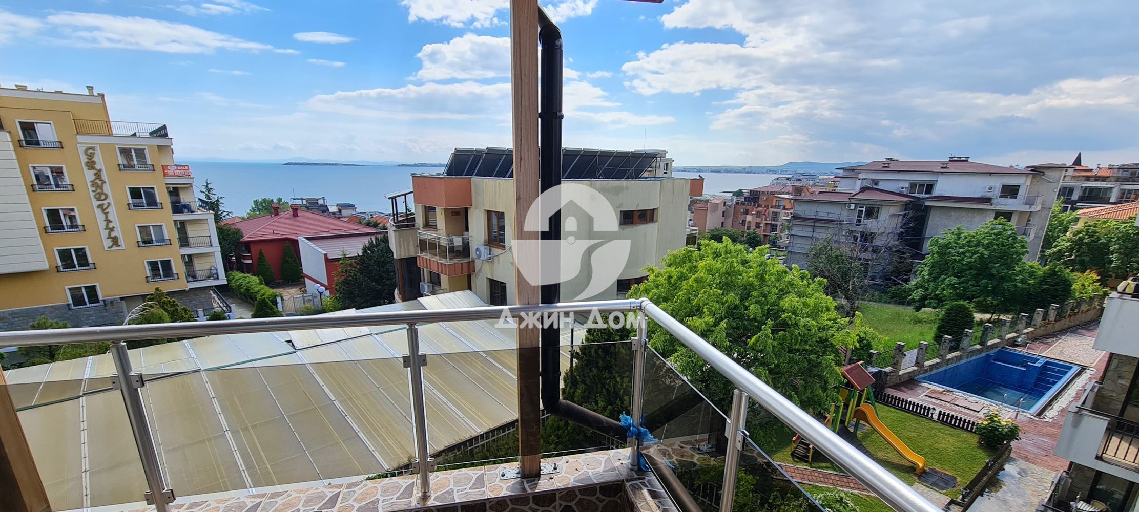 Просторен тристаен апартамент с ГЛЕДКА МОРЕ в к-с „Сирена“, Свети Влас - 0