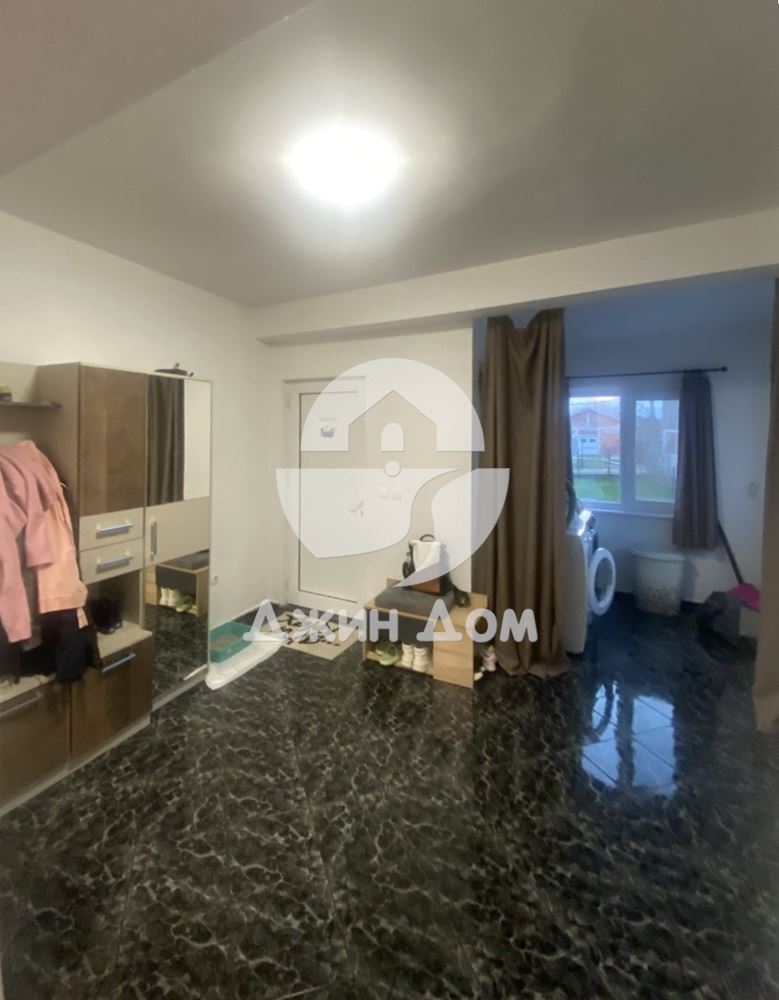 Едноетажна къща с двор в гр. Камено - 0