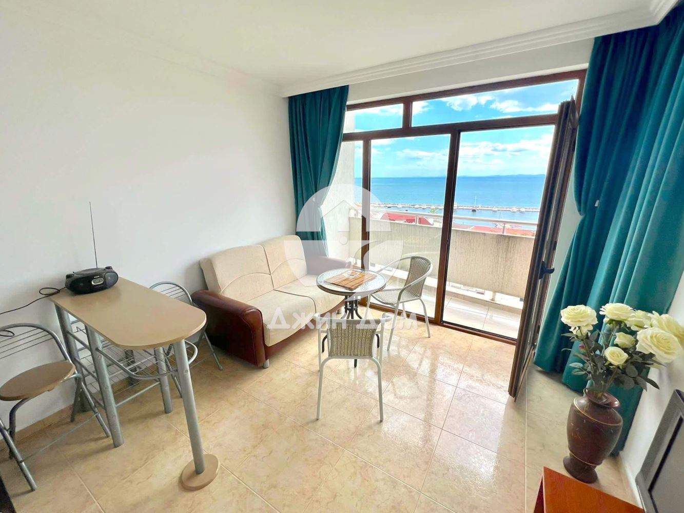 Тристаен апартамент с ПАНОРАМА МОРЕ в к-с Лазур 5, гр. Свети Влас - 0