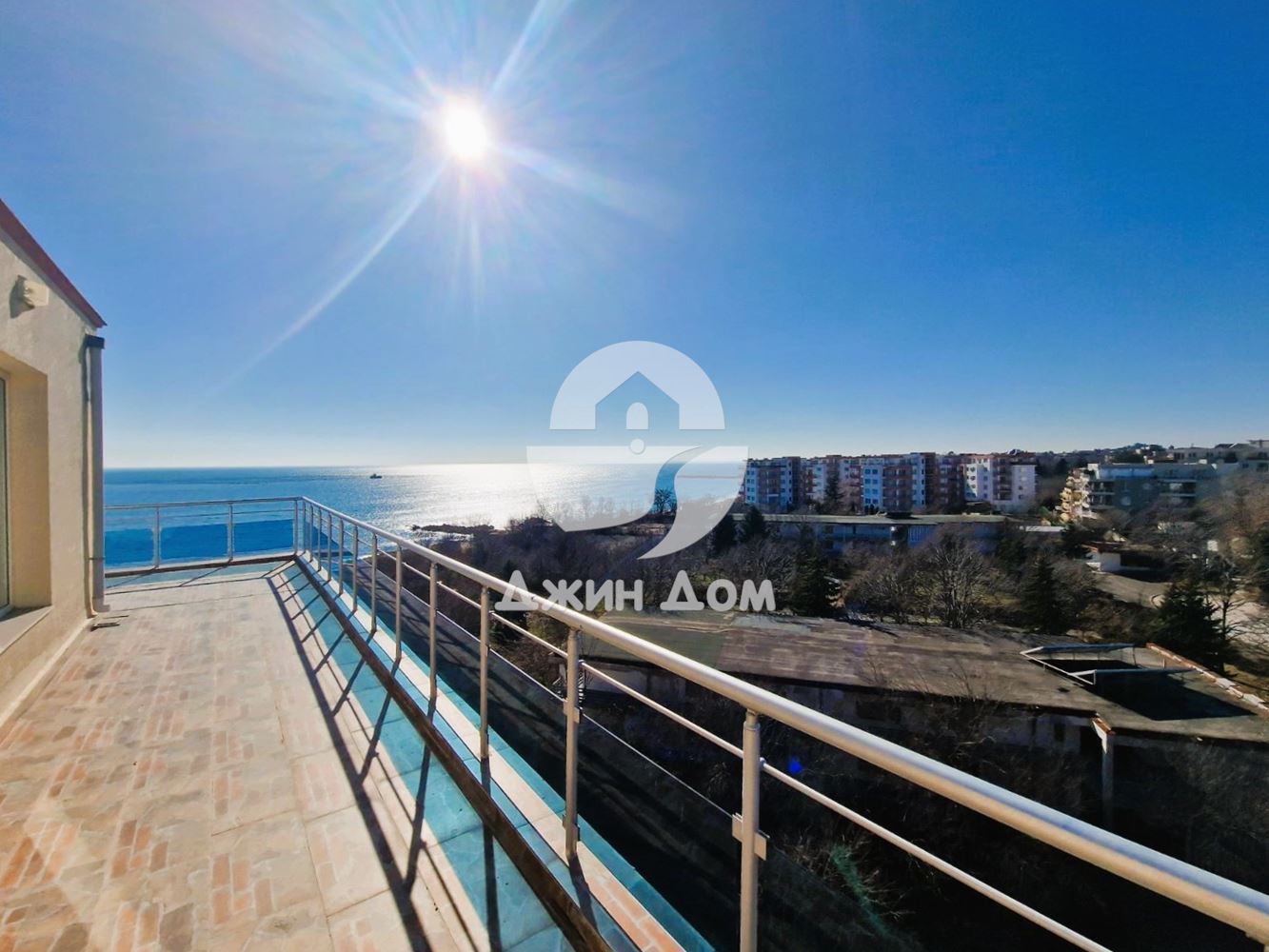 Тристаен пентхаус с ПАНОРАМА МОРЕ в к-с „Оазис“, с. Равда - 0