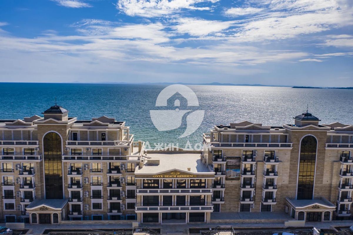 Апартамент с ПАНОРАМА ПЛАНИНА в к-с Оникс Бийч Резиденс, Свети Влас - 0