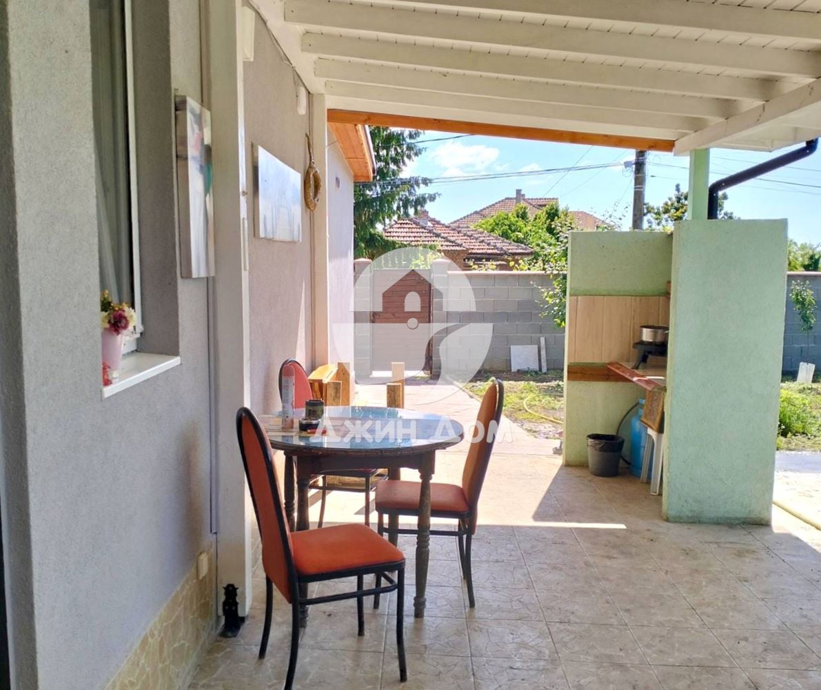 Обзаведена едноетажна къща с двор в с. Тънково - 0