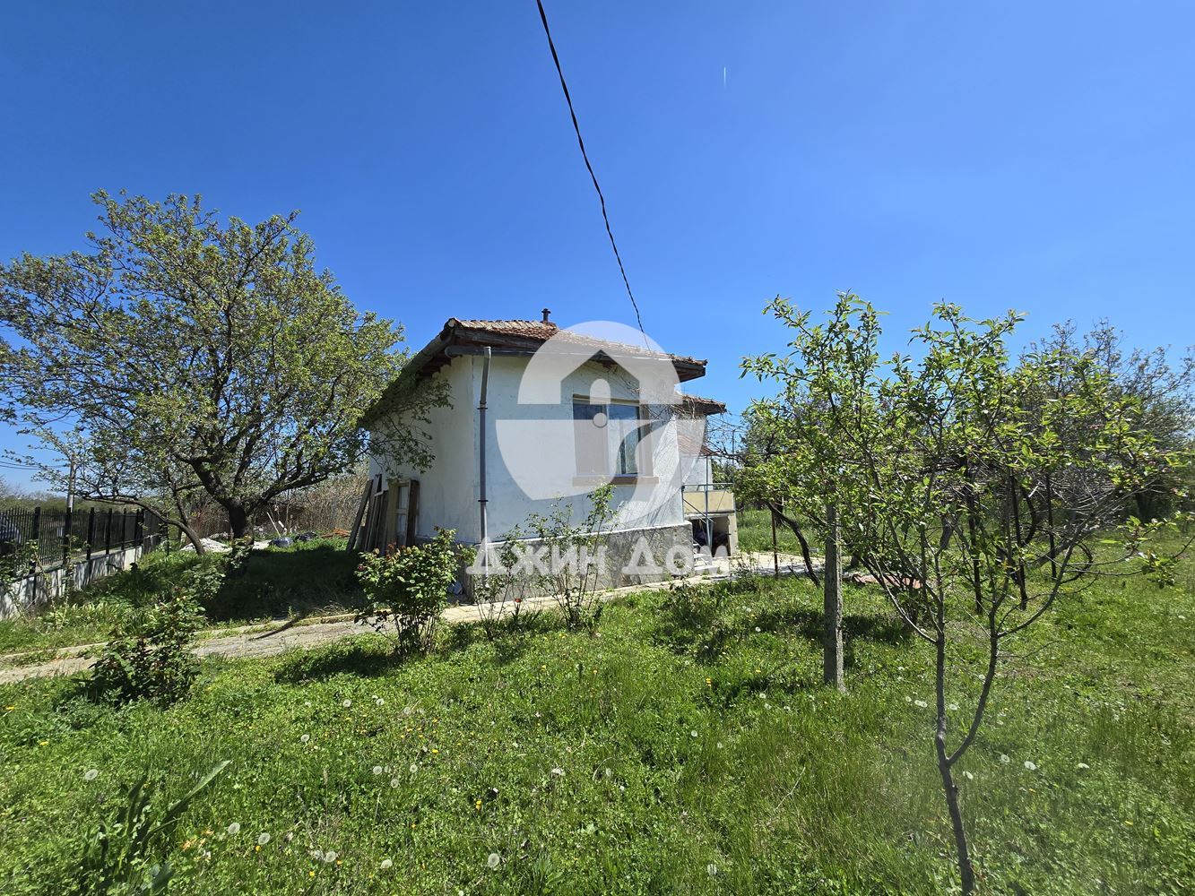 Къща с просторен двор в с. Аспарухово - 0