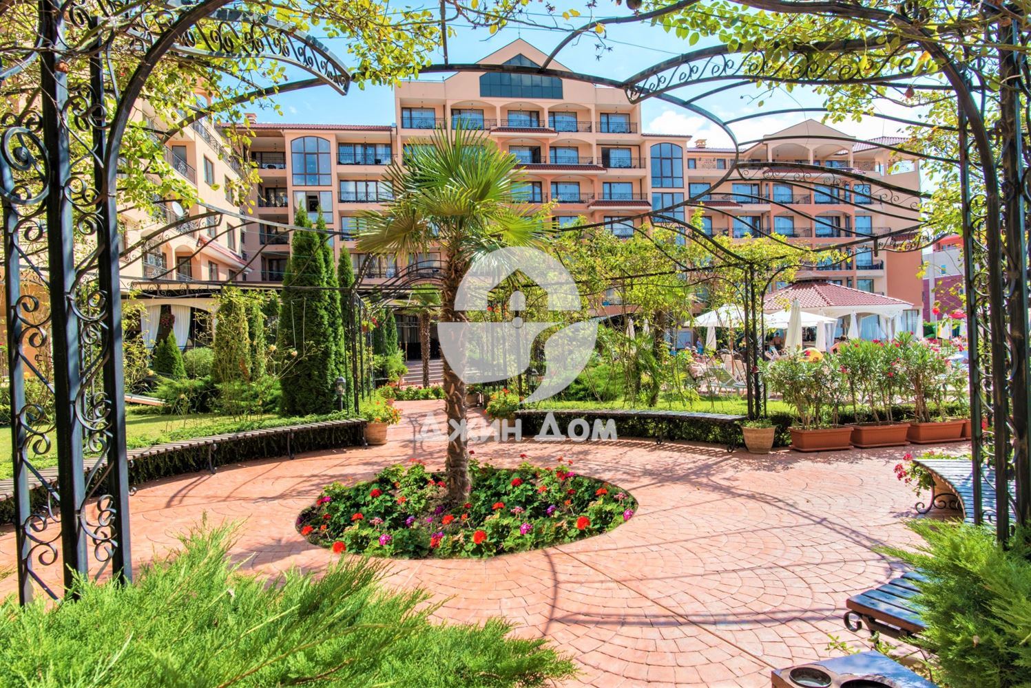 Просторни тристайни апартаменти в к-с Диамант Резиденс, Слънчев бряг - 0