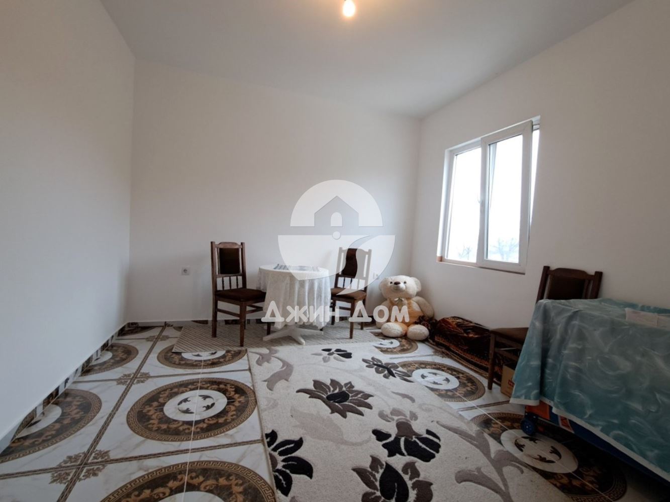 Едноетажна къща с двор в с. Черноград - 0