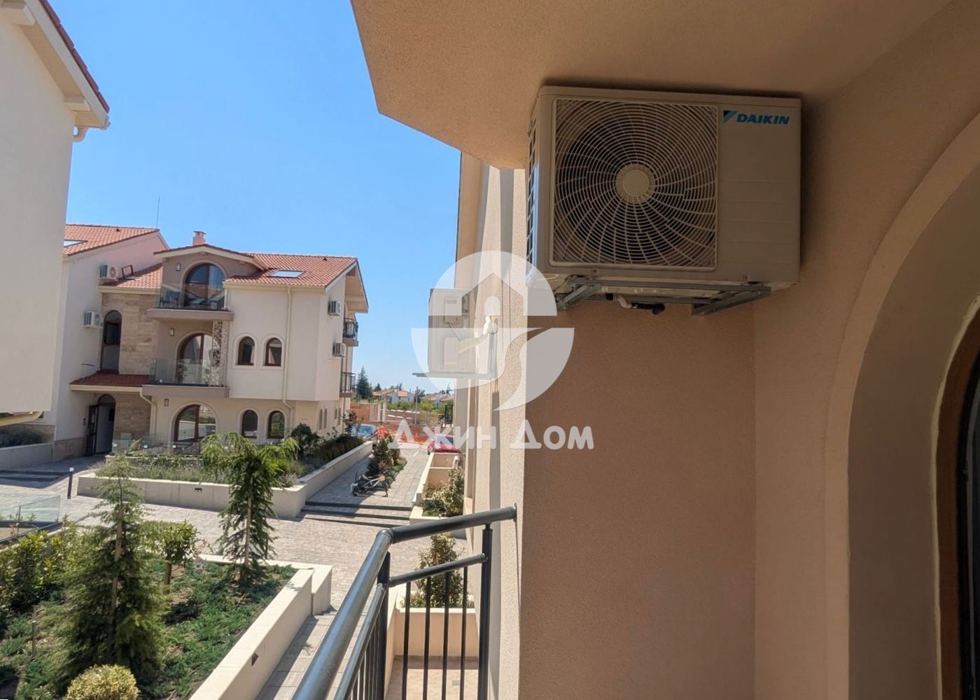 Стилен двустаен апартамент в к-с „Гранд Вилидж“, с. Кошарица - 0