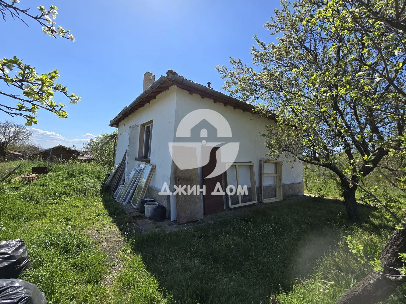 Къща с просторен двор в с. Аспарухово - 0