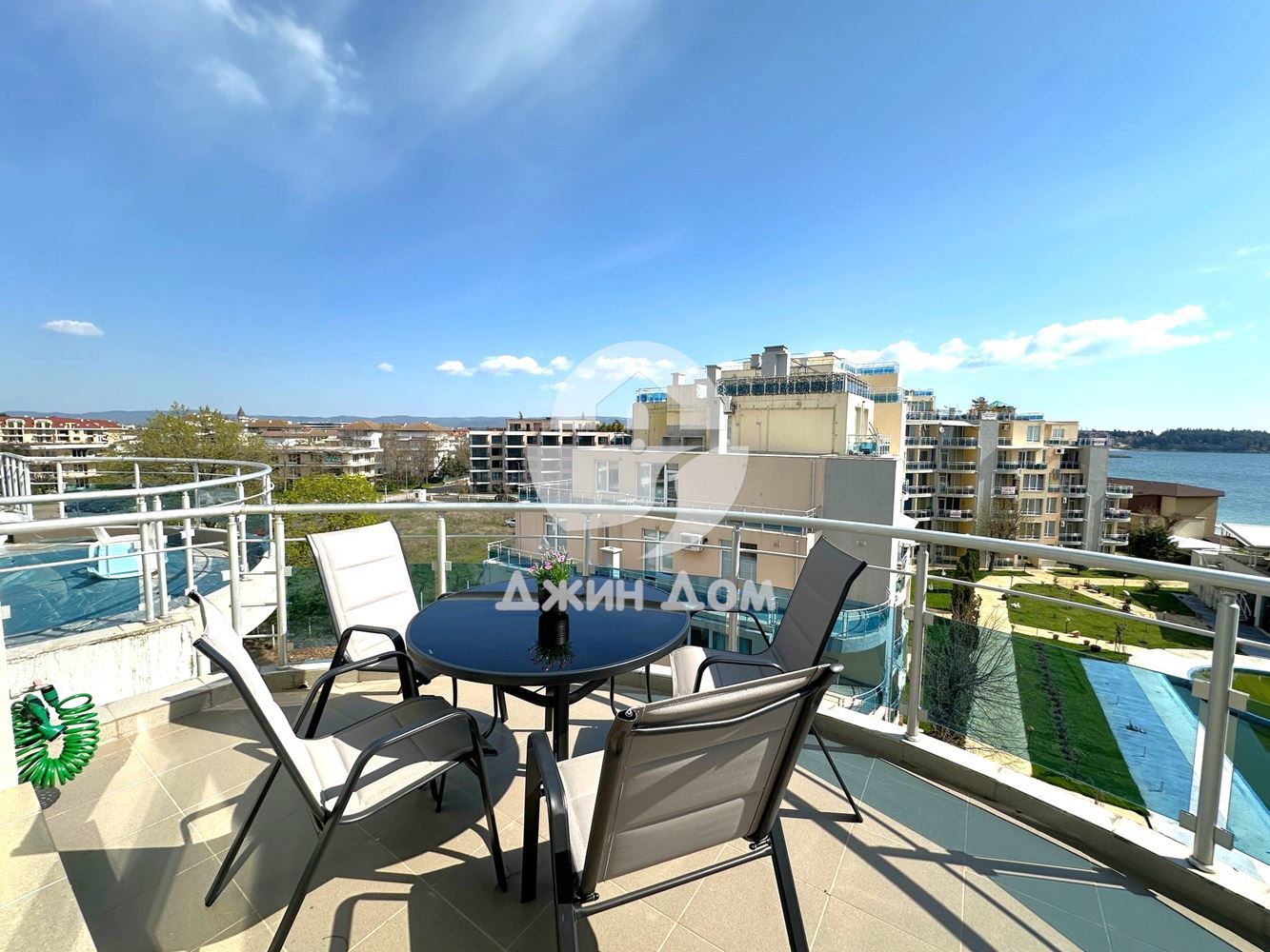 Стилен тристаен апартамент с ПАНОРАМА МОРЕ в к-с „Оазис“, с. Равда - 0