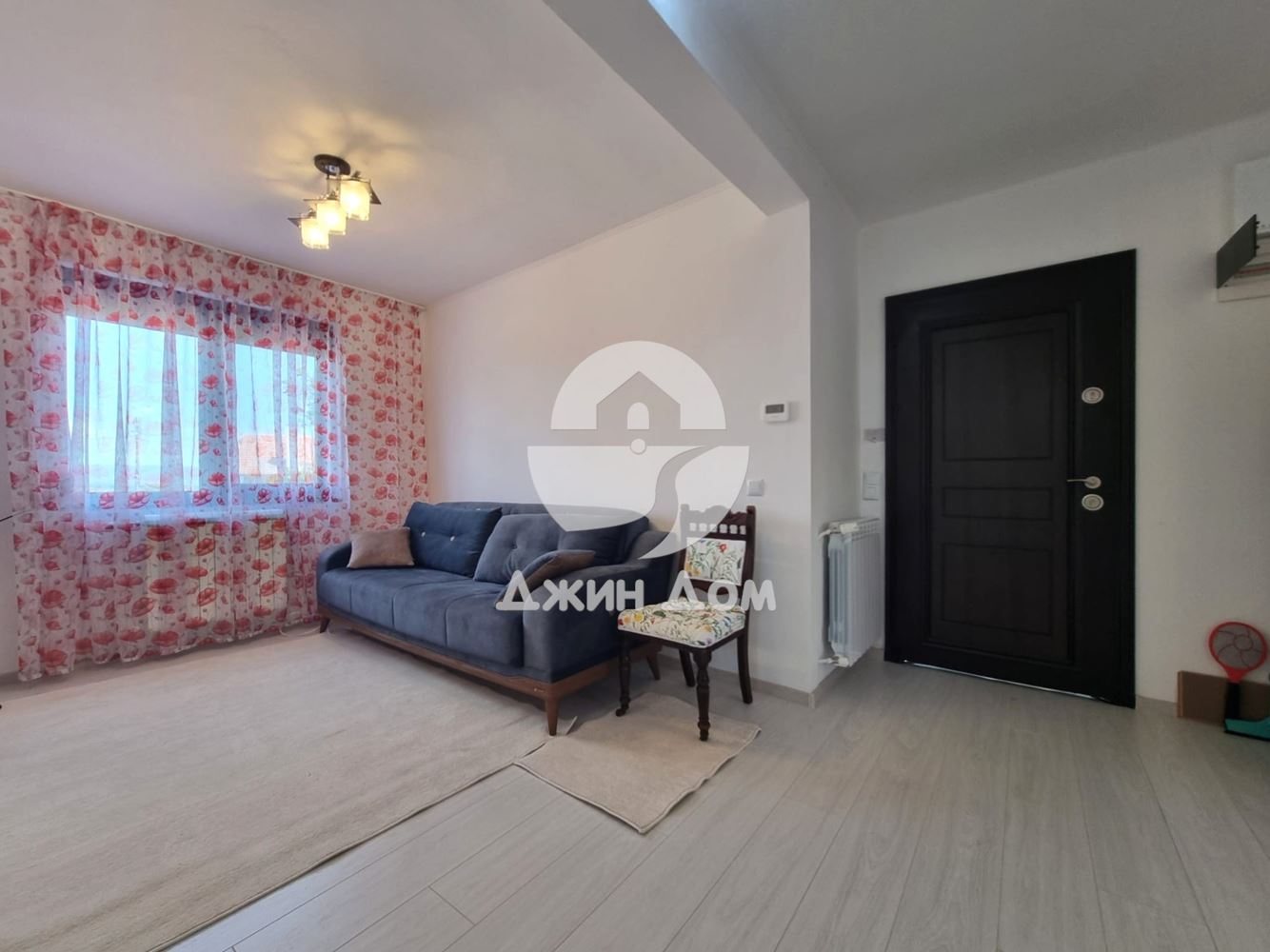 Двуетажна къща с двор в с. Медово - 0