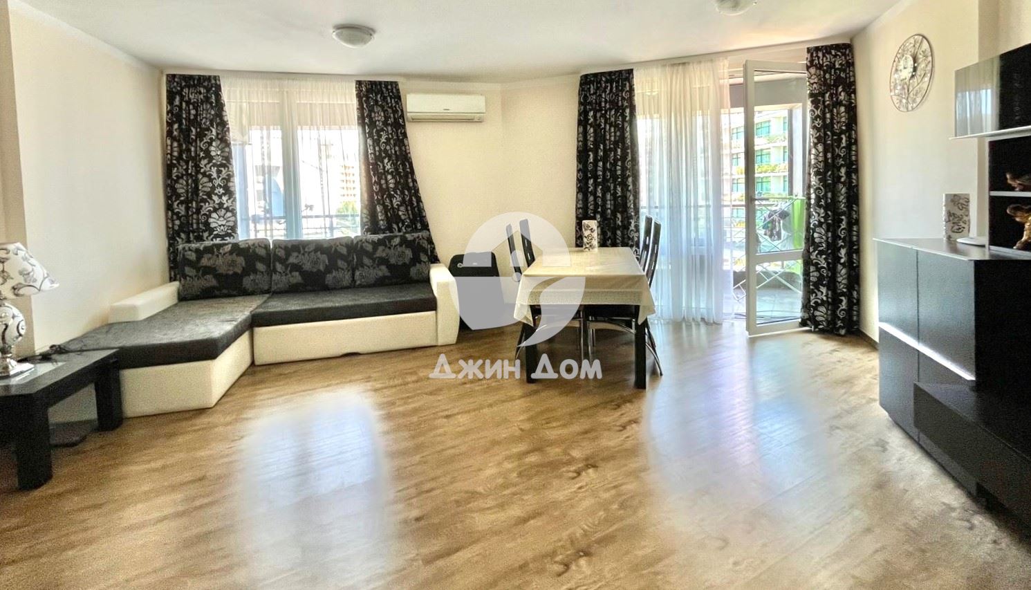 Просторен двустаен апартамент в к-с „Съни Бийч Плаза“, Слънчев бряг - 0