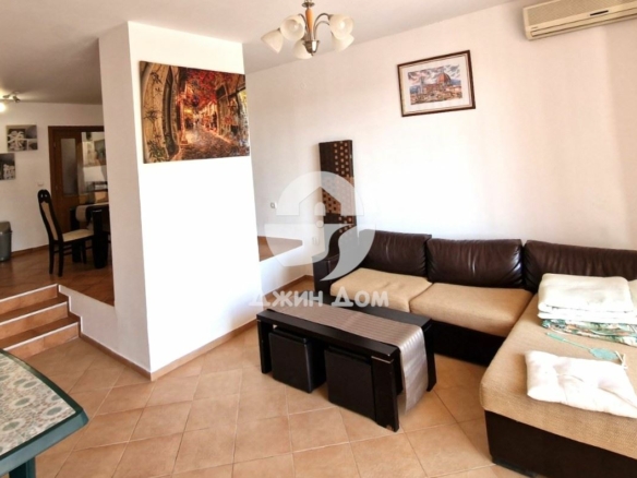 Просторен двуетажен таунхаус в к-с „Вили Монтемар“, с. Кошарица - 0