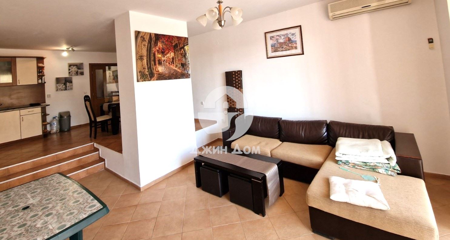 Просторен двуетажен таунхаус в к-с „Вили Монтемар“, с. Кошарица - 0