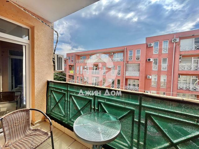 Просторен тристаен апартамент в к-с „Съни Дей 6“, к.к. Слънчев бряг - 0