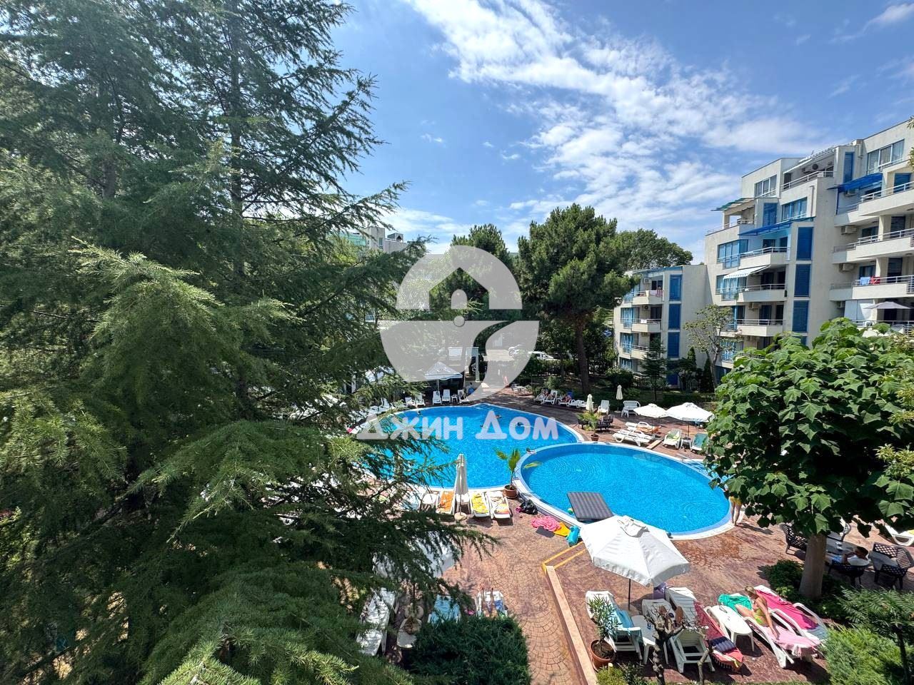 Просторен двустаен апартамент в к-с „Екселсиор“, Сл. бряг - 0