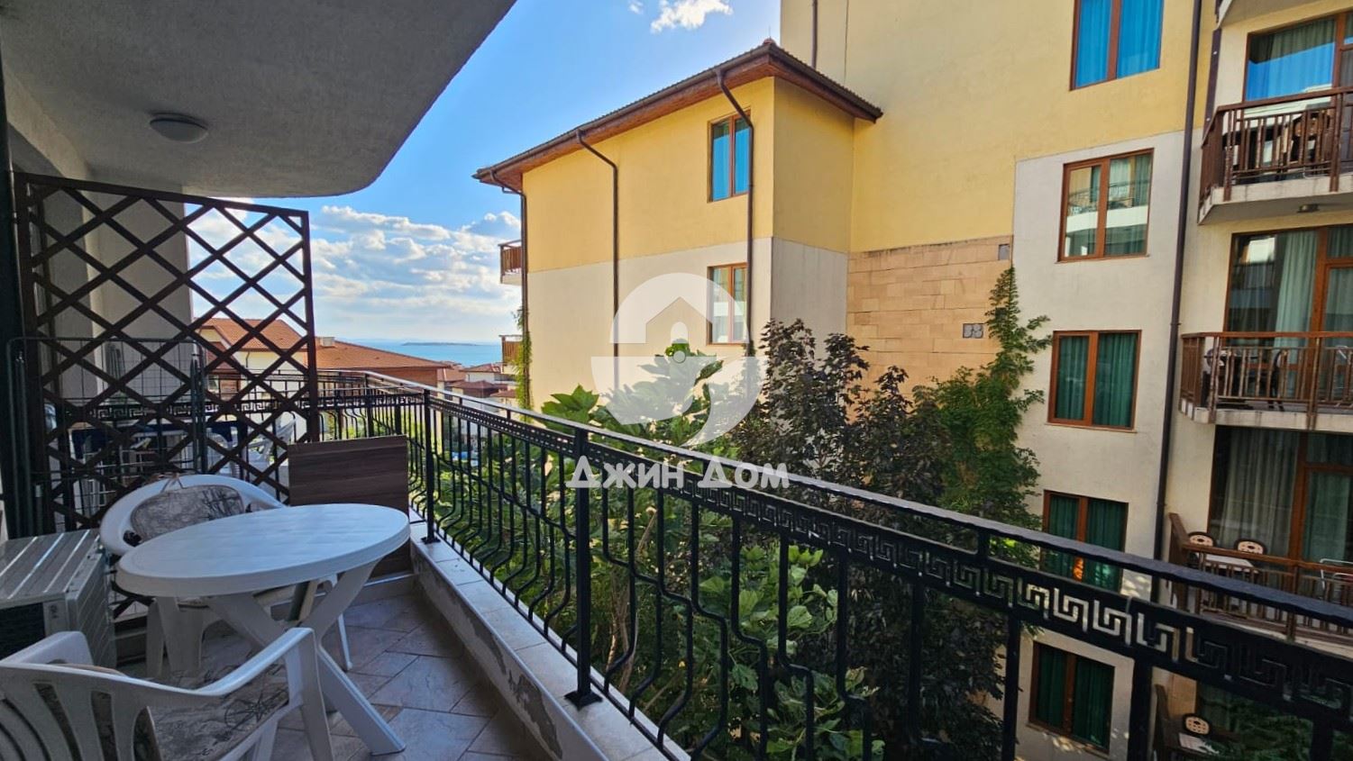 Двустаен апартамент с ГЛЕДКА МОРЕ в к-с Райска градина, гр. Свети Влас - 0