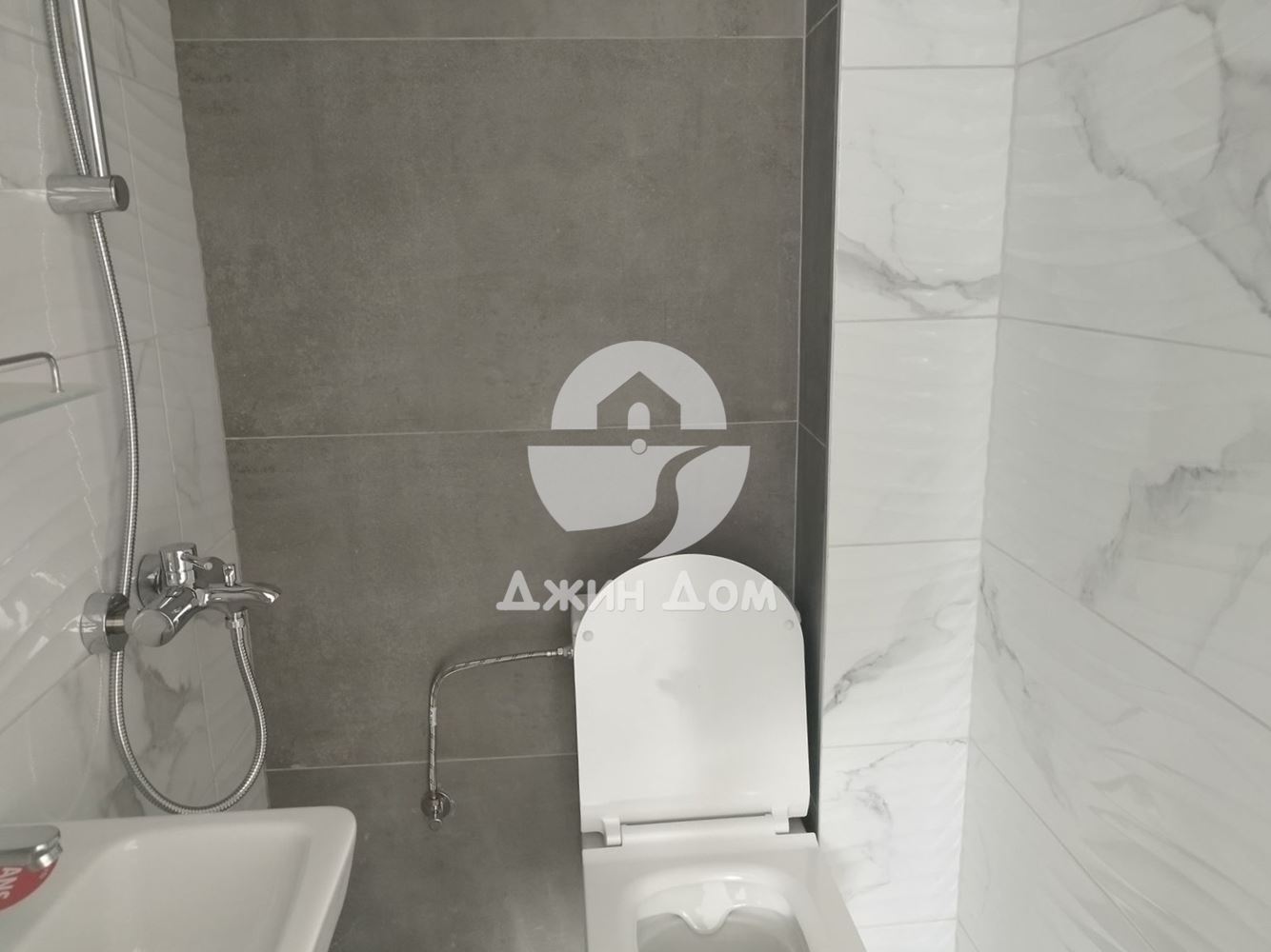 Просторна двуетажна къща в гр. Бяла - 0