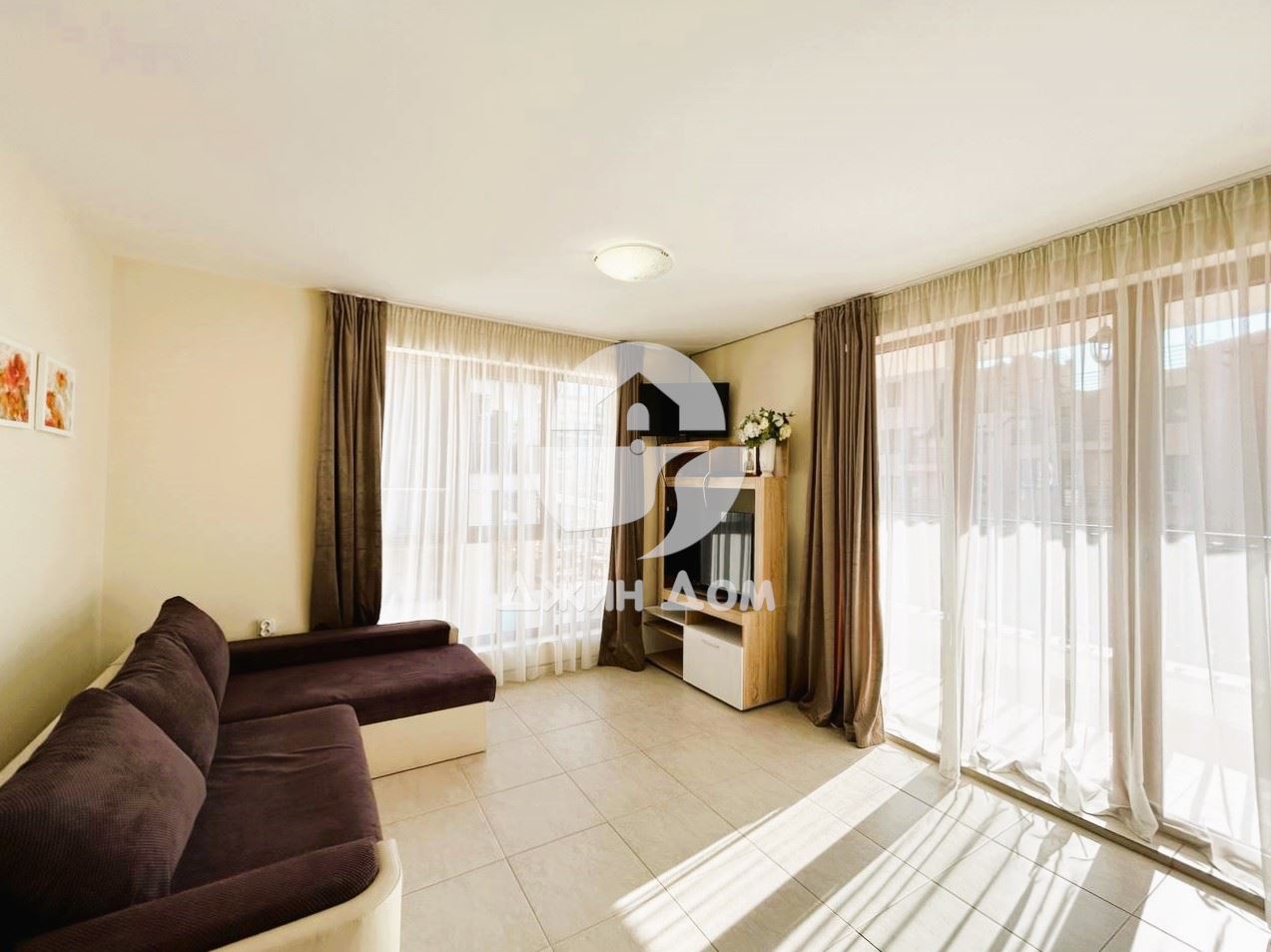 Тристаен апартамент с НИСКА ТАКСА ПОДДРЪЖКА в Марина Парк, Свети Влас - 0