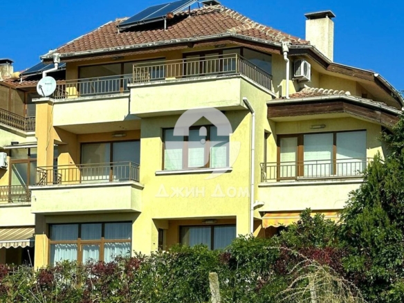 Просторна триетажна къща с ГАРАЖ в кв. Банево, гр. Бургас - 0