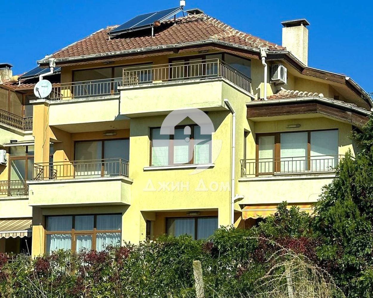 Просторна триетажна къща с ГАРАЖ в кв. Банево, гр. Бургас - 0