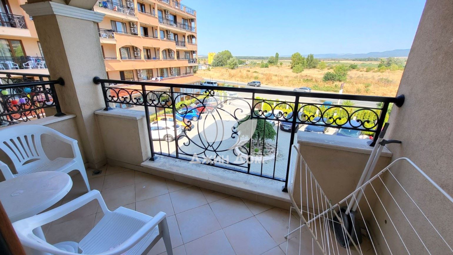 Просторен двустаен апартамент в к-с „Сезони 3“, к.к. Слънчев бряг - 0