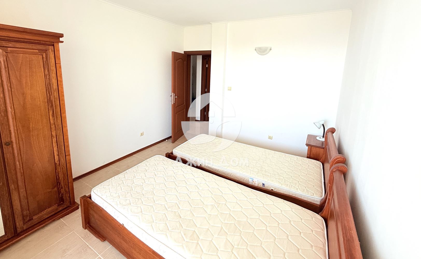 Просторен тристаен апартамент в к-с „Бей Вю Вилас“, с. Кошарица - 0