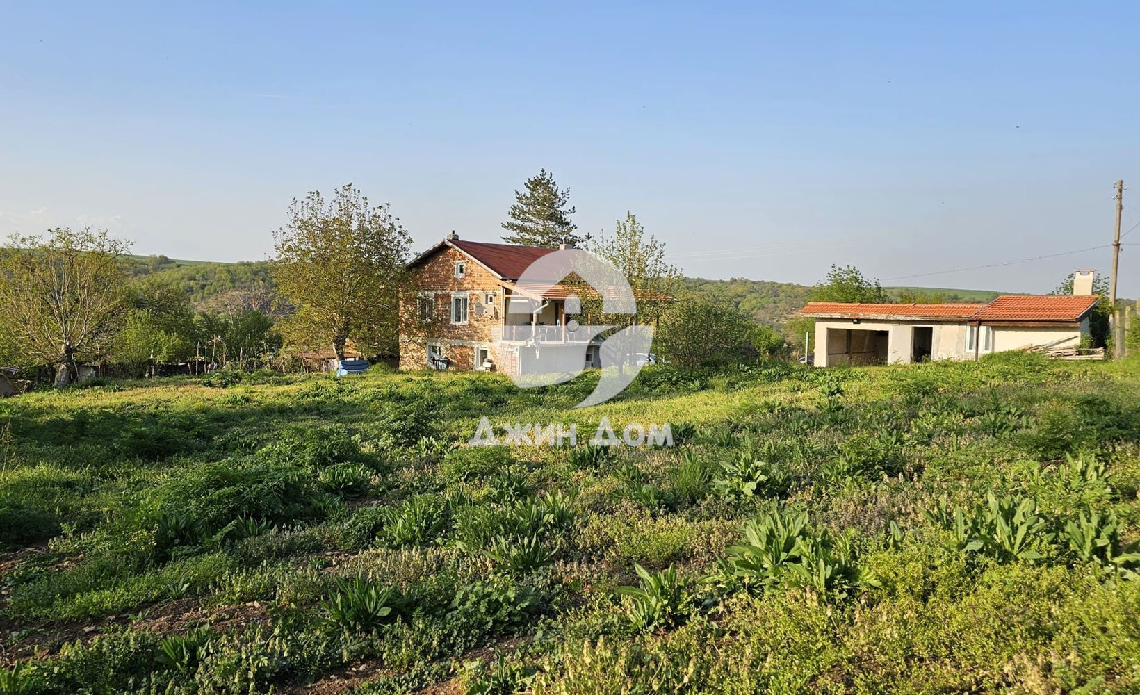 Двуетажна къща с двор в с. Проход - 0