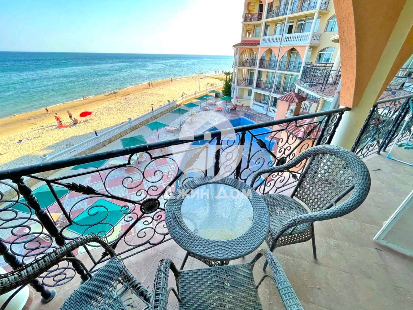 Просторен тристаен апартамент с ПАНОРАМА МОРЕ в Атриум Бийч, Елените - 0