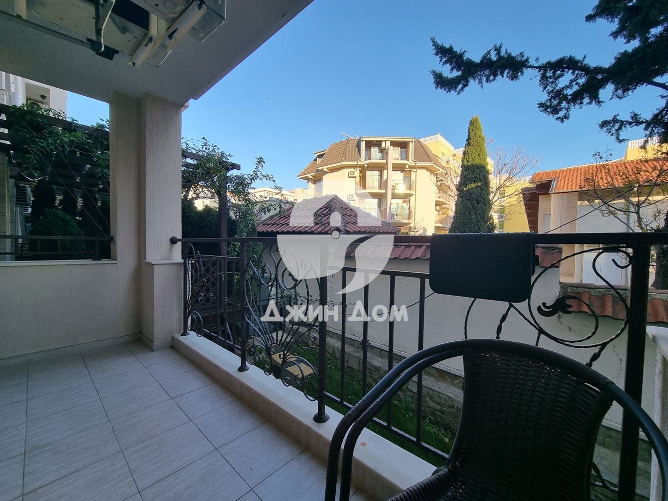 Тристаен апартамент на ПЪРВА ЛИНИЯ в к-с Порто Парадизo, гр.Свети Влас - 0