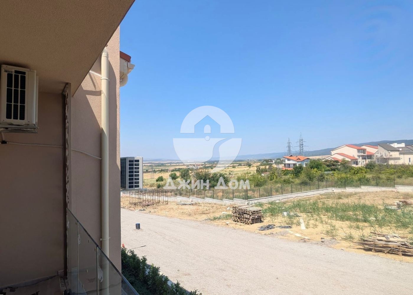 Стилен двустаен апартамент в к-с „Гранд Вилидж“, с. Кошарица - 0