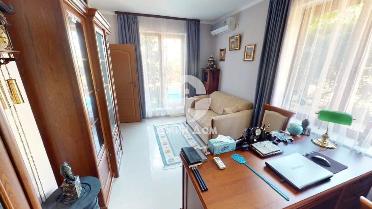 Двуетажна обзаведена къща с басейн, с. Кошарица - 0