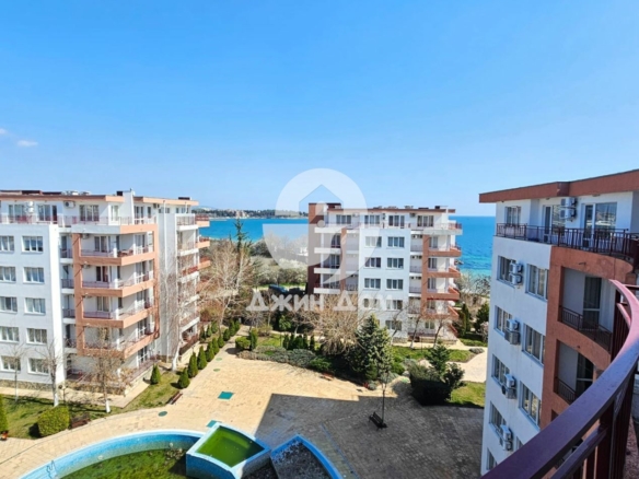 Тристаен апартамент с ГЛЕДКА МОРЕ в к-с „Ривиера Форт Бийч”, с. Равда - 0