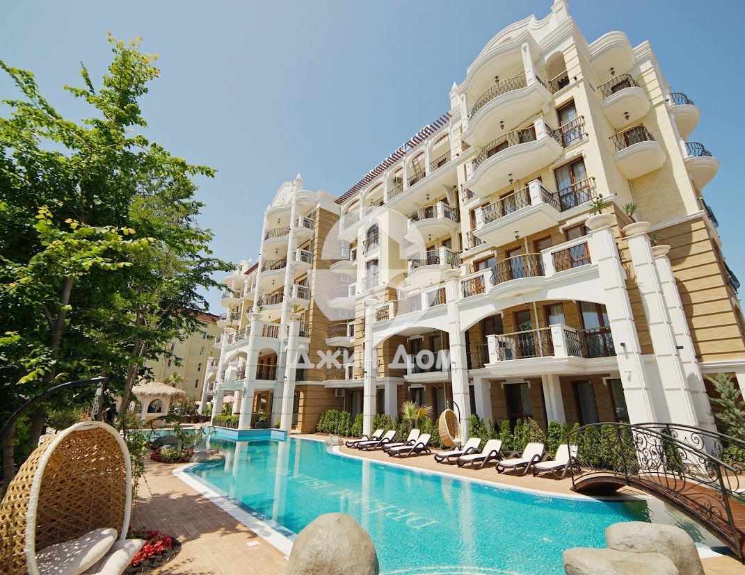 Луксозен тристаен апартамент в к-с Хармони Суитс 9, к.к. Слънчев бряг - 0