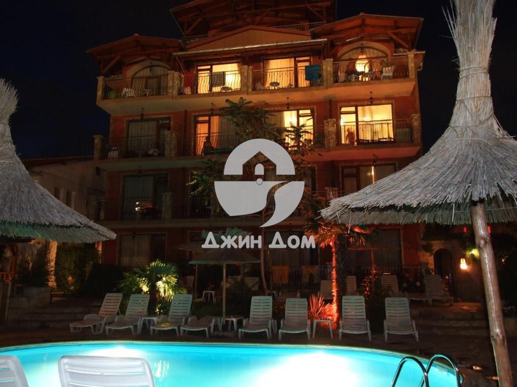 Хотел „Тропикана“ с ресторант и ГЛЕДКА МОРЕ в с. Равда - 0