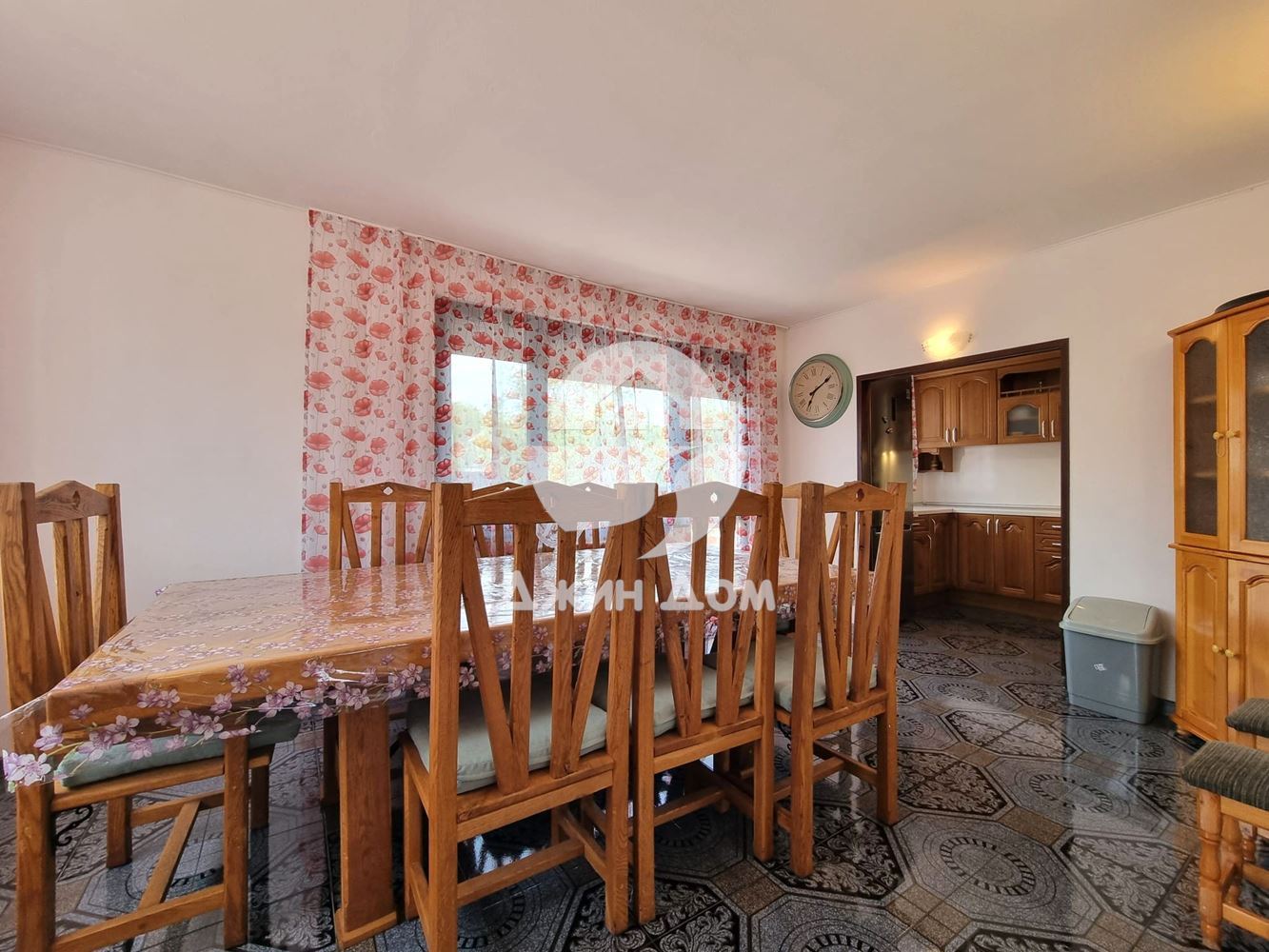 Двуетажна къща с двор в с. Медово - 0