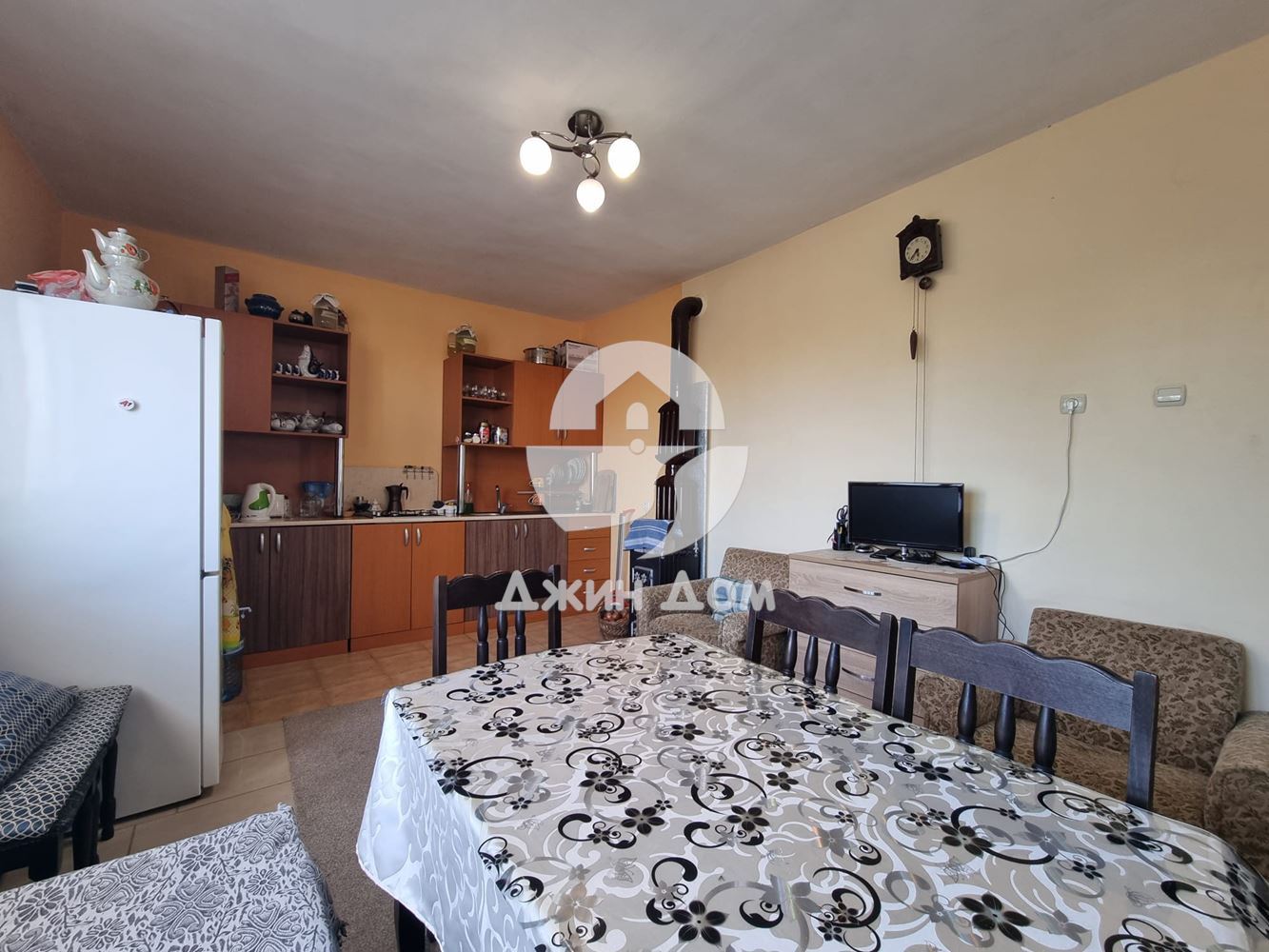 Едноетажна къща с двор в село Винарско, обл. Бургас - 0