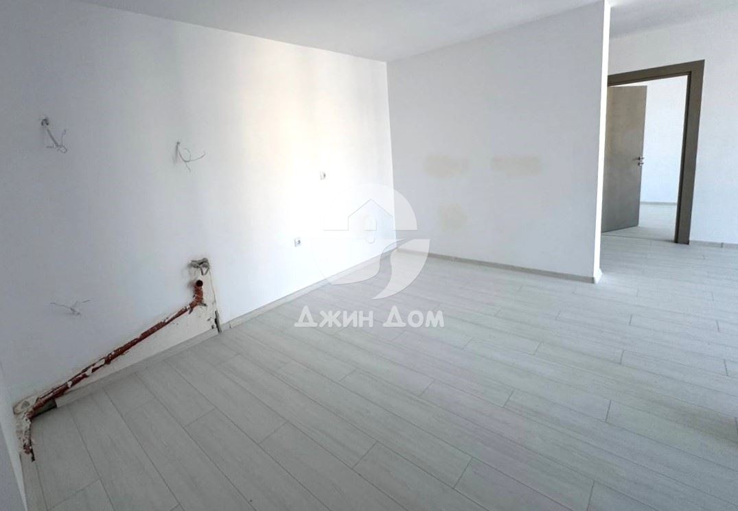 Просторен тристаен апартамент в к-с Ж'адор Сикрет Гардън, Слънчев бряг - 0