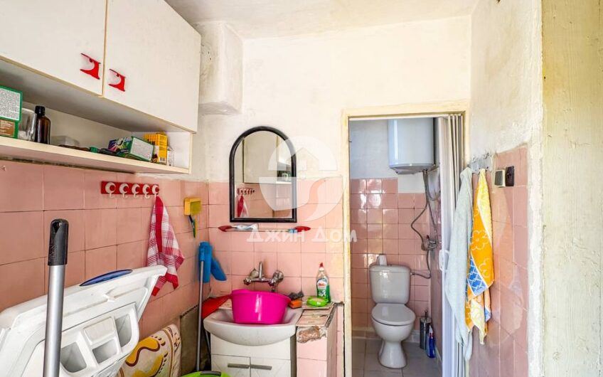 Двуетажна къща с двор в гр. Средец - 0