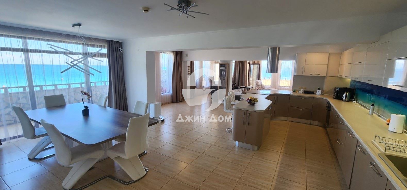 Четиристаен пентхаус с ПАНОРАМА МОРЕ в к-с Етъра 1, гр. Свети Влас - 0