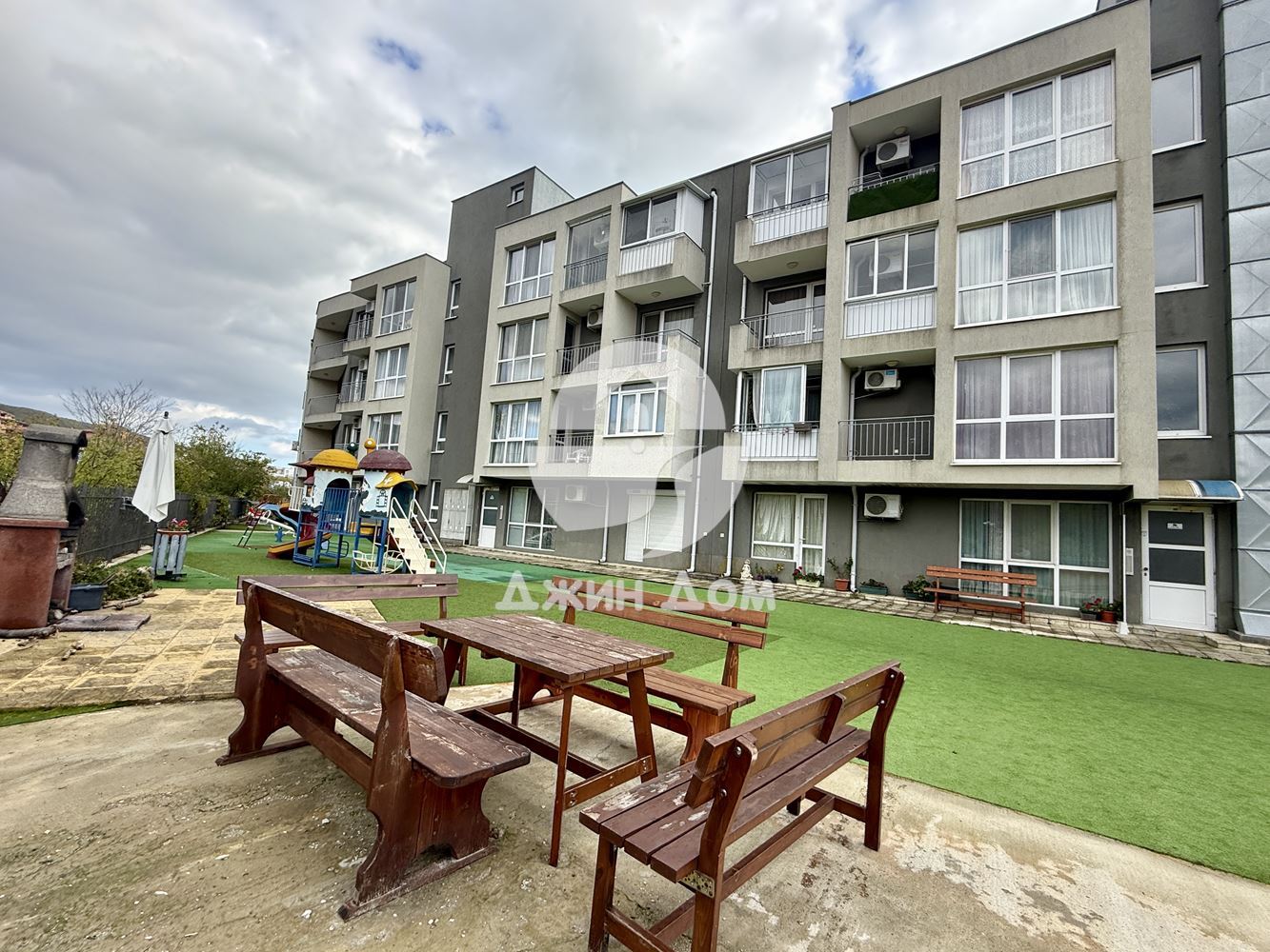 Двустаен апартамент с НИСКА ТАКСА в к-с Бътерфлай, Свети Влас - 0