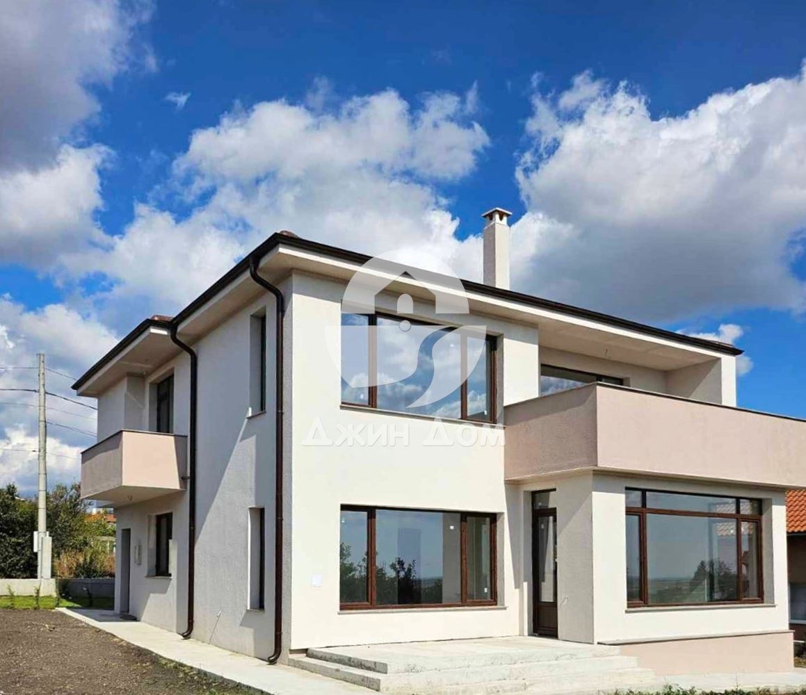 Двуетажна къща с двор и ГЛЕДКА МОРЕ в с. Лъка - 0