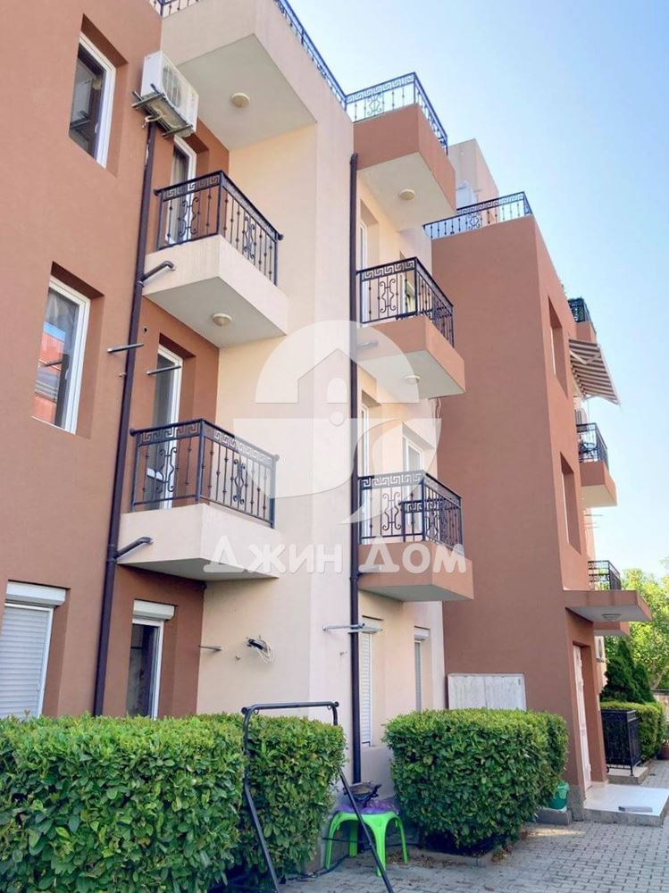 Двустаен апартамент в жилищна сграда БЕЗ ТАКСА, с. Равда - 0