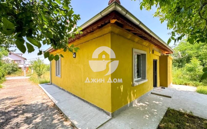 Едноетажна къща с двор в с. Дюлево, обл. Бургас - 0