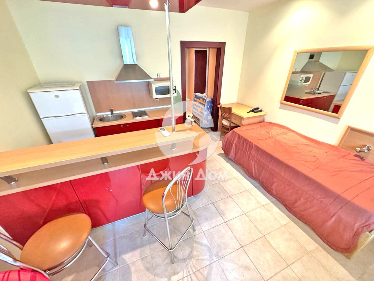 Едостаен апартамент с НИСКА ТАКСА ПОДДРЪЖКА в к-с „Планета“, Сл. бряг - 0