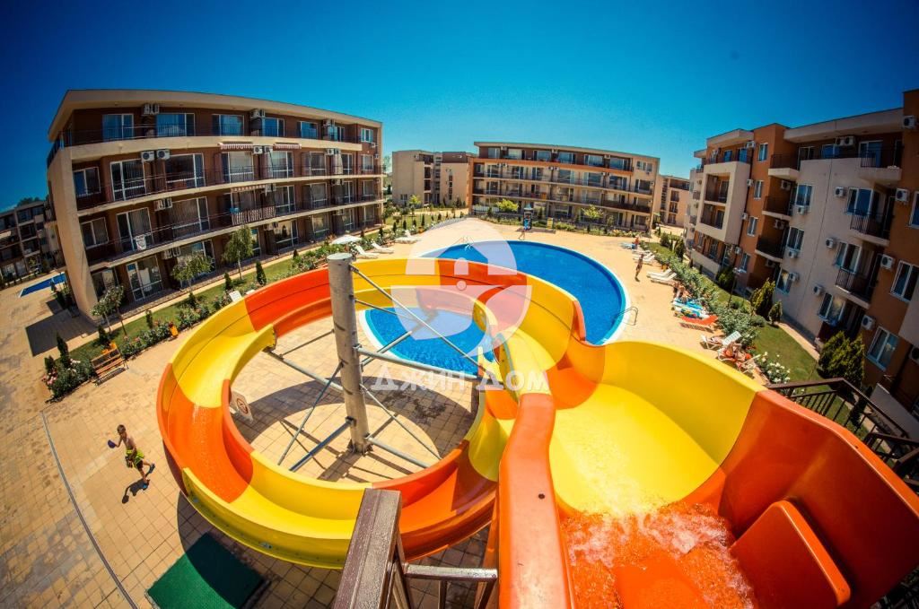 Просторен двустаен апартамент в к-с Несебър Форт Клуб, Слънчев бряг - 0