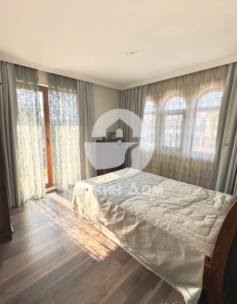 Просторна двуетажна къща в к-с „Виктория Резиденс“, гр. Поморие - 0