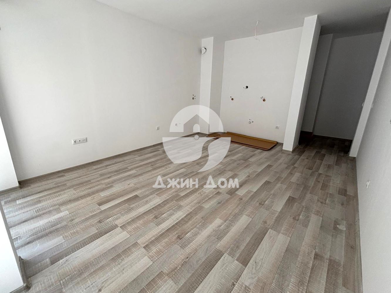 Просторен двустаен апартамент БЕЗ ТАКСА ПОДДРЪЖКА в к-с „Вила Венеция“, гр. Свети Влас - 0